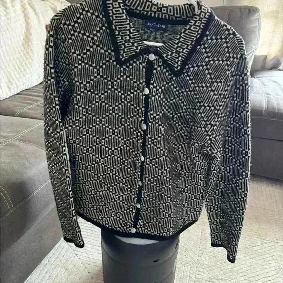 Ann Taylor knit sweater - Picture 1 of 7